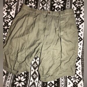 Tommy Bahama 100% silk shorts size 38